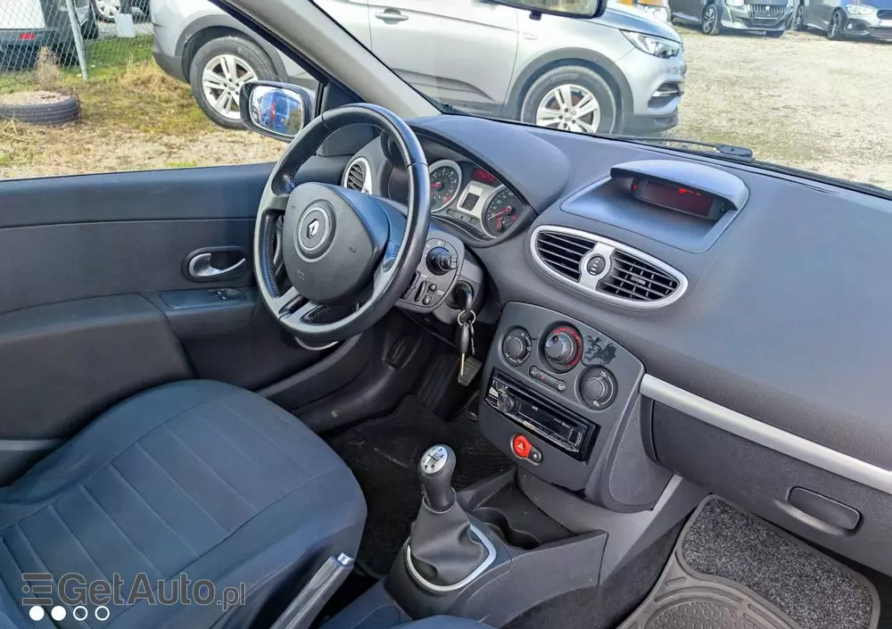 RENAULT Clio 1.6 16V Expression