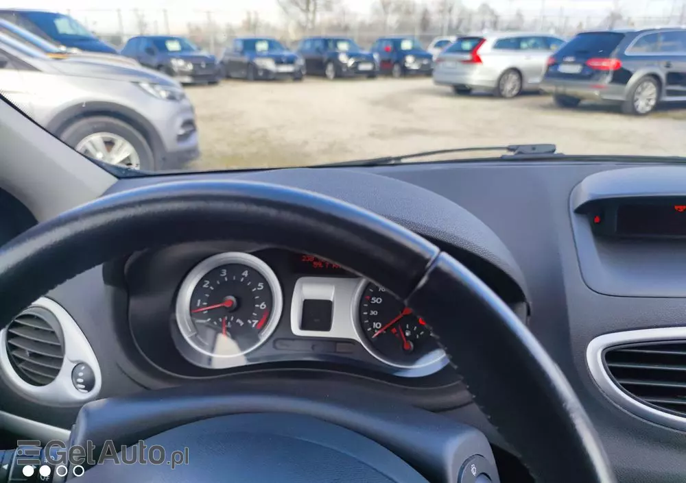 RENAULT Clio 1.6 16V Expression