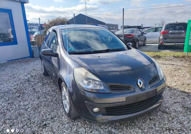 RENAULT Clio 1.6 16V Expression