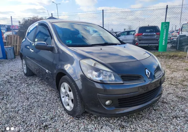 RENAULT Clio 1.6 16V Expression