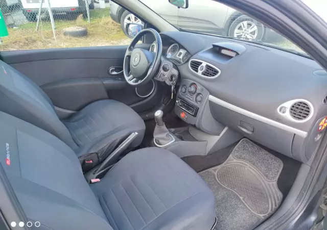 RENAULT Clio 1.6 16V Expression