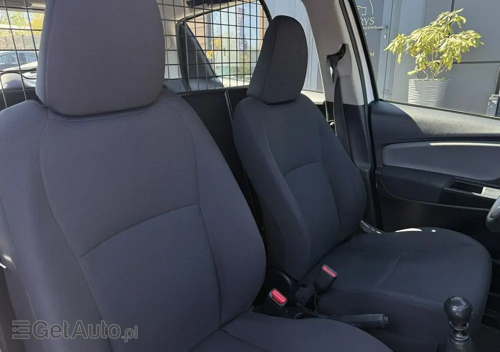 TOYOTA Yaris 1.5 Active