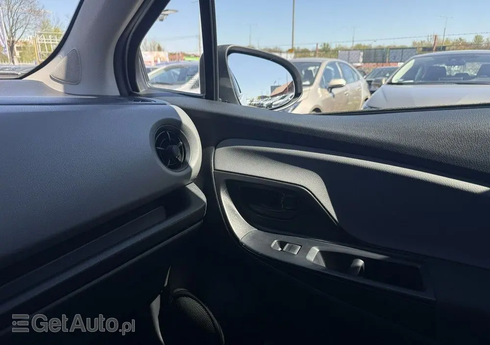 TOYOTA Yaris 1.5 Active