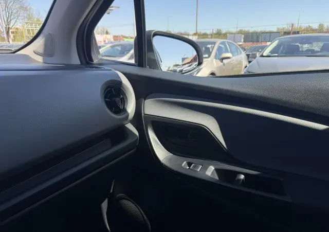 TOYOTA Yaris 1.5 Active