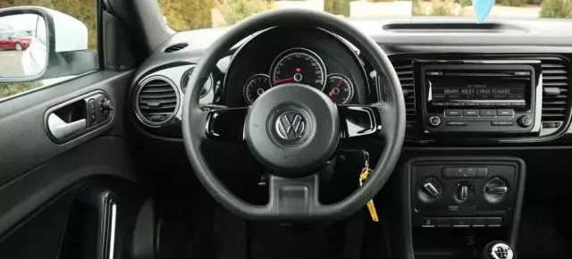 VOLKSWAGEN Beetle 