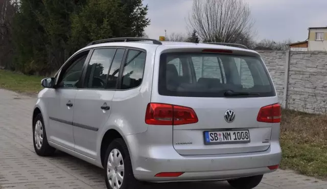 VOLKSWAGEN Touran 