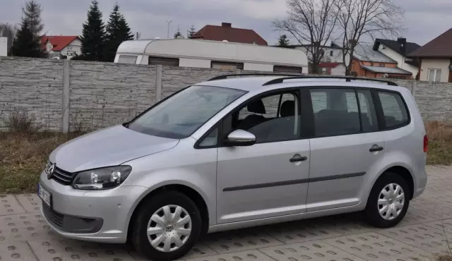 VOLKSWAGEN Touran 