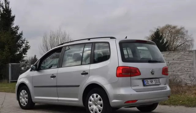 VOLKSWAGEN Touran 