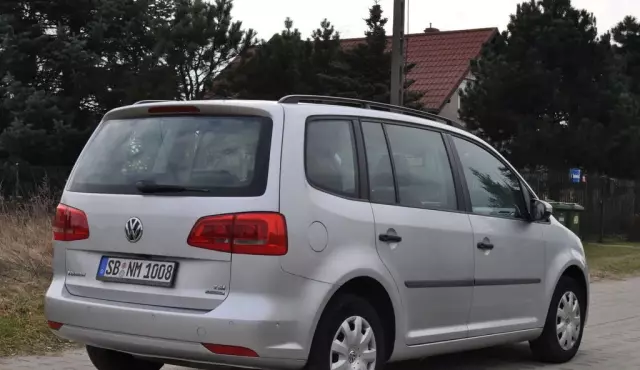 VOLKSWAGEN Touran 