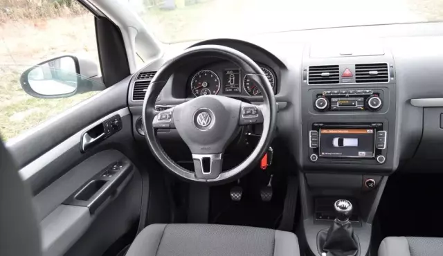 VOLKSWAGEN Touran 