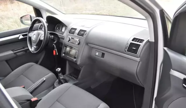 VOLKSWAGEN Touran 