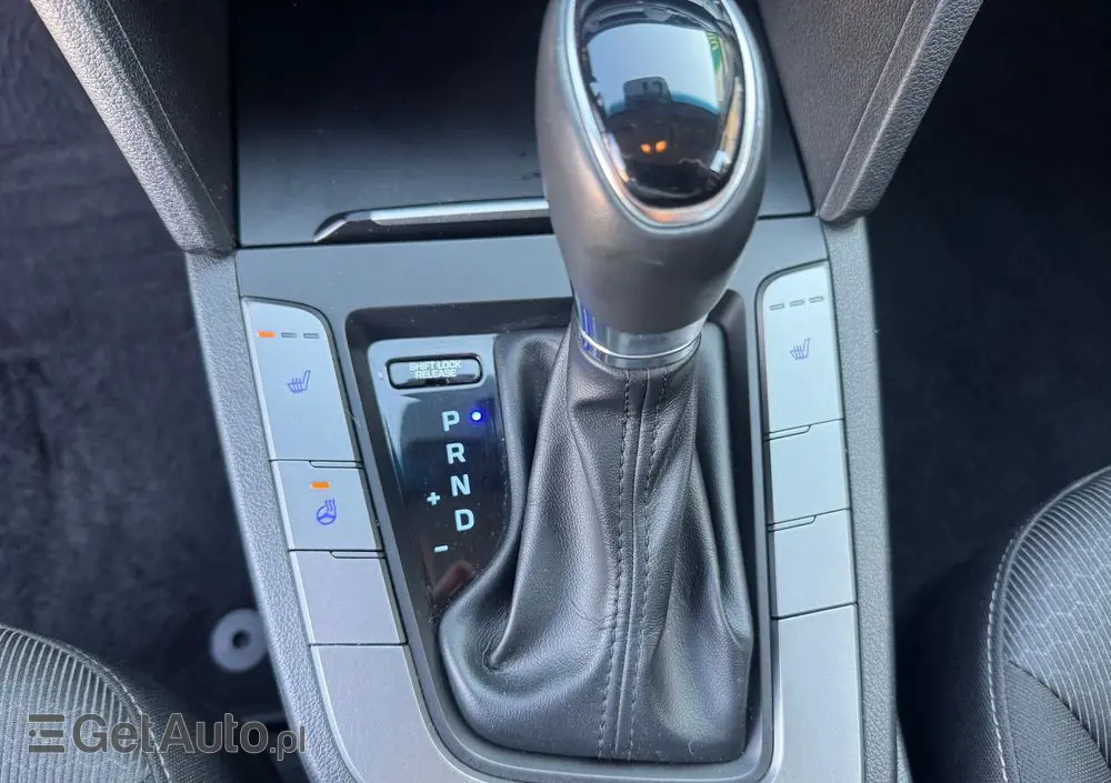 HYUNDAI Elantra 1.6 Premium