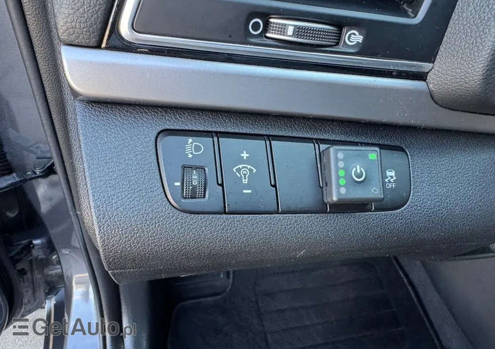 HYUNDAI Elantra 1.6 Premium