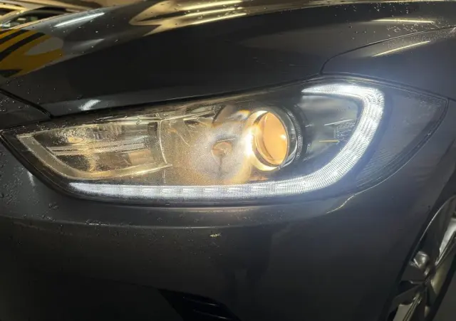 HYUNDAI Elantra 1.6 Premium