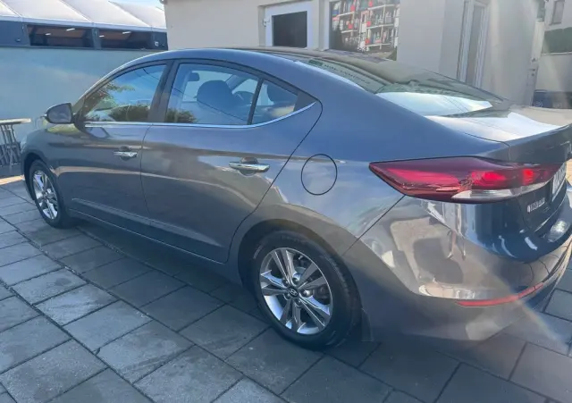 HYUNDAI Elantra 1.6 Premium