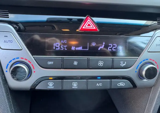 HYUNDAI Elantra 1.6 Premium