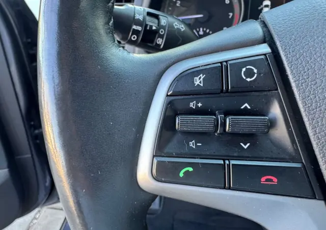 HYUNDAI Elantra 1.6 Premium