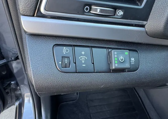 HYUNDAI Elantra 1.6 Premium