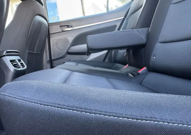 HYUNDAI Elantra 1.6 Premium