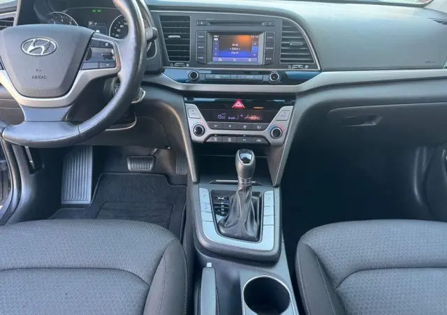 HYUNDAI Elantra 1.6 Premium