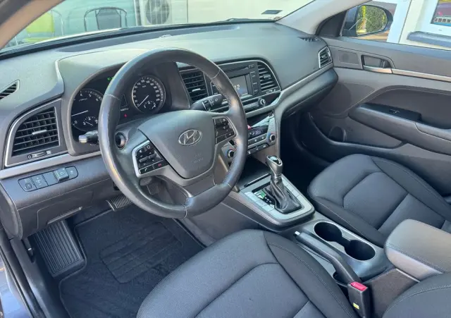 HYUNDAI Elantra 1.6 Premium