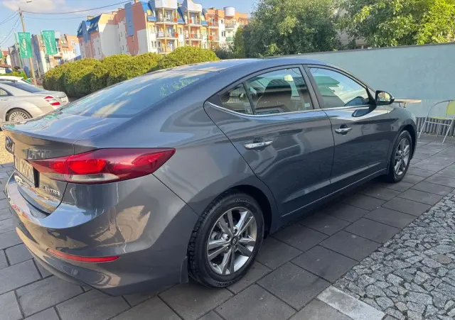 HYUNDAI Elantra 1.6 Premium