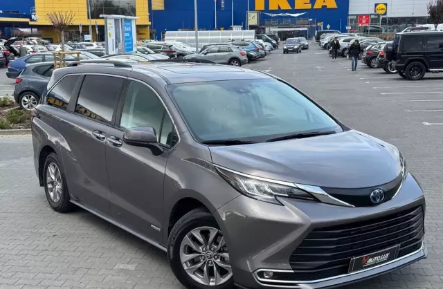 TOYOTA Sienna 