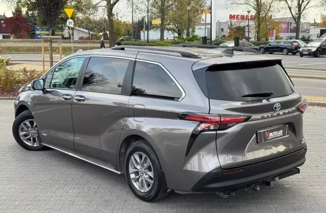 TOYOTA Sienna 