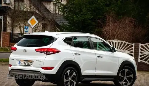 HYUNDAI Tucson 