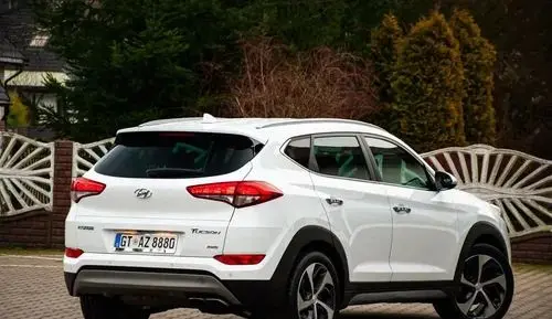 HYUNDAI Tucson 