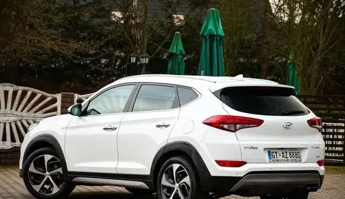 HYUNDAI Tucson 