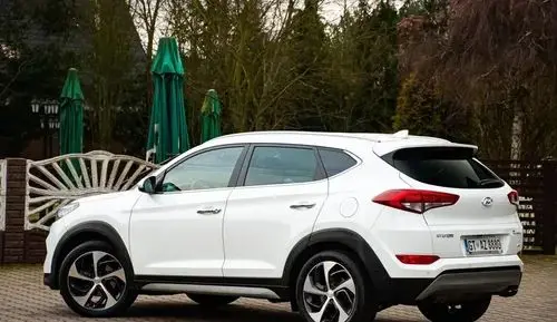 HYUNDAI Tucson 