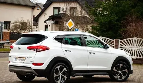 HYUNDAI Tucson 