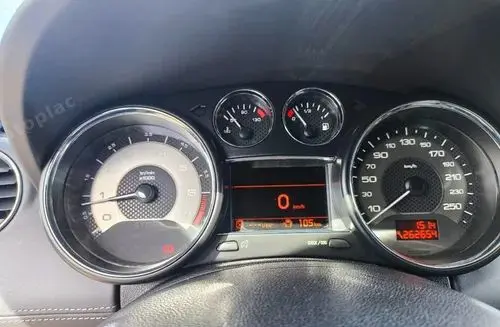PEUGEOT RCZ 