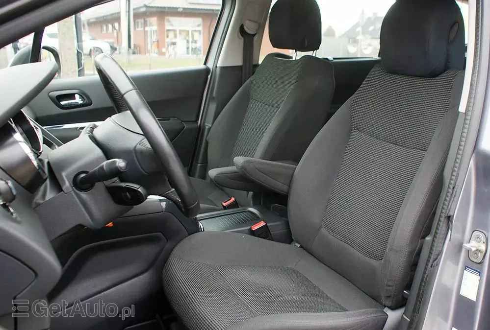 PEUGEOT 5008 1.6 HDi Access