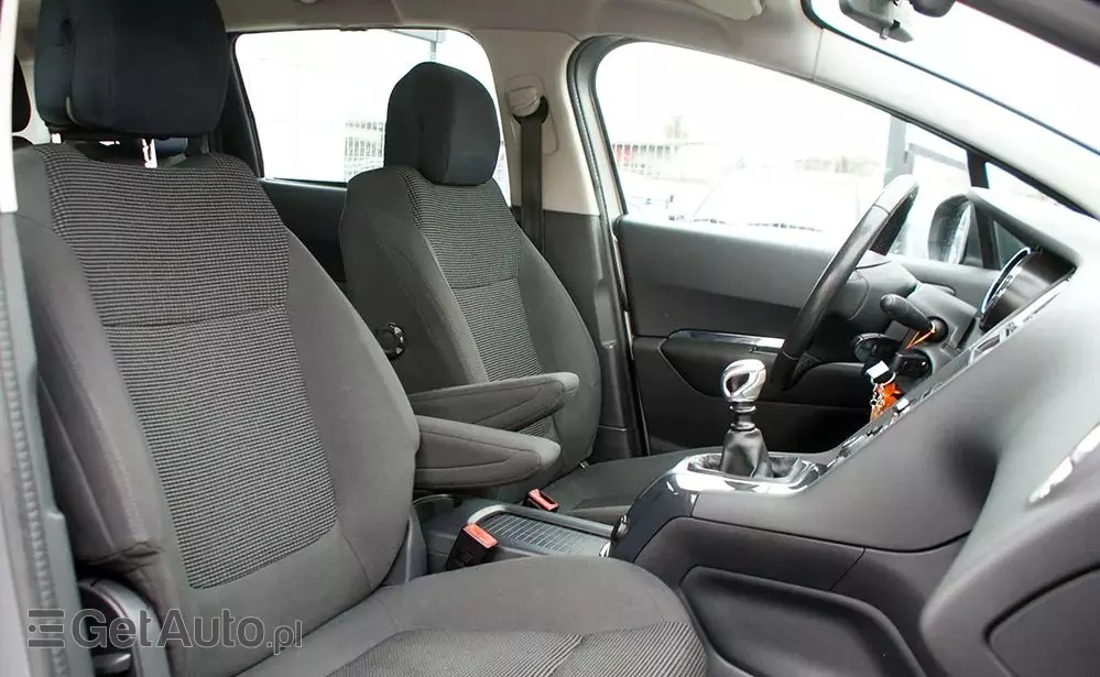 PEUGEOT 5008 1.6 HDi Access