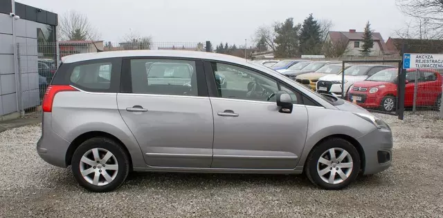 PEUGEOT 5008 1.6 HDi Access