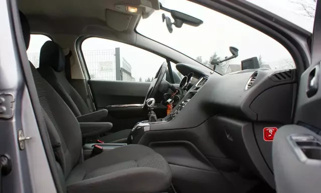 PEUGEOT 5008 1.6 HDi Access