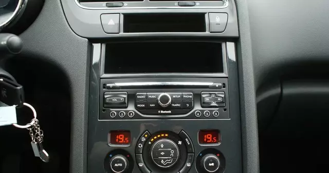 PEUGEOT 5008 1.6 HDi Access