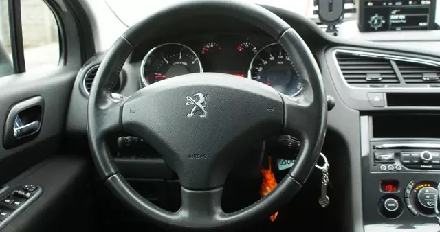 PEUGEOT 5008 1.6 HDi Access