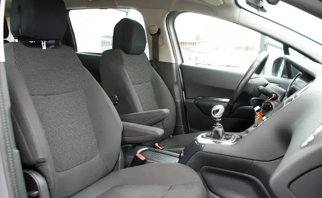 PEUGEOT 5008 1.6 HDi Access