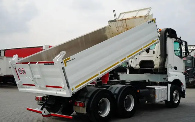 MERCEDES-BENZ AROCS 2658 / WYWROTKA 3 STRONNA / ŁADOWNOŚĆ 14 TON / ALUFELGI  / EURO 6 / 