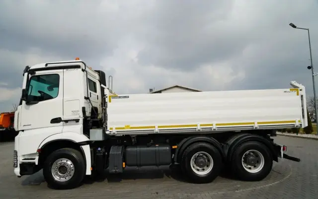 MERCEDES-BENZ AROCS 2658 / WYWROTKA 3 STRONNA / ŁADOWNOŚĆ 14 TON / ALUFELGI  / EURO 6 / 