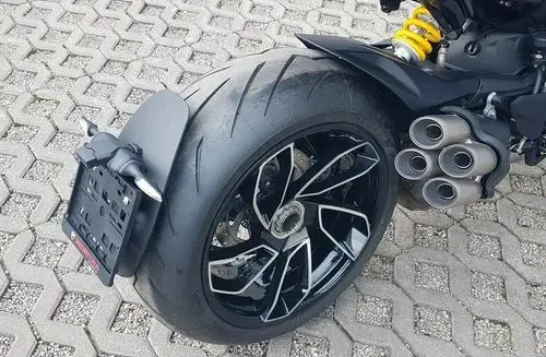 DUCATI Diavel 