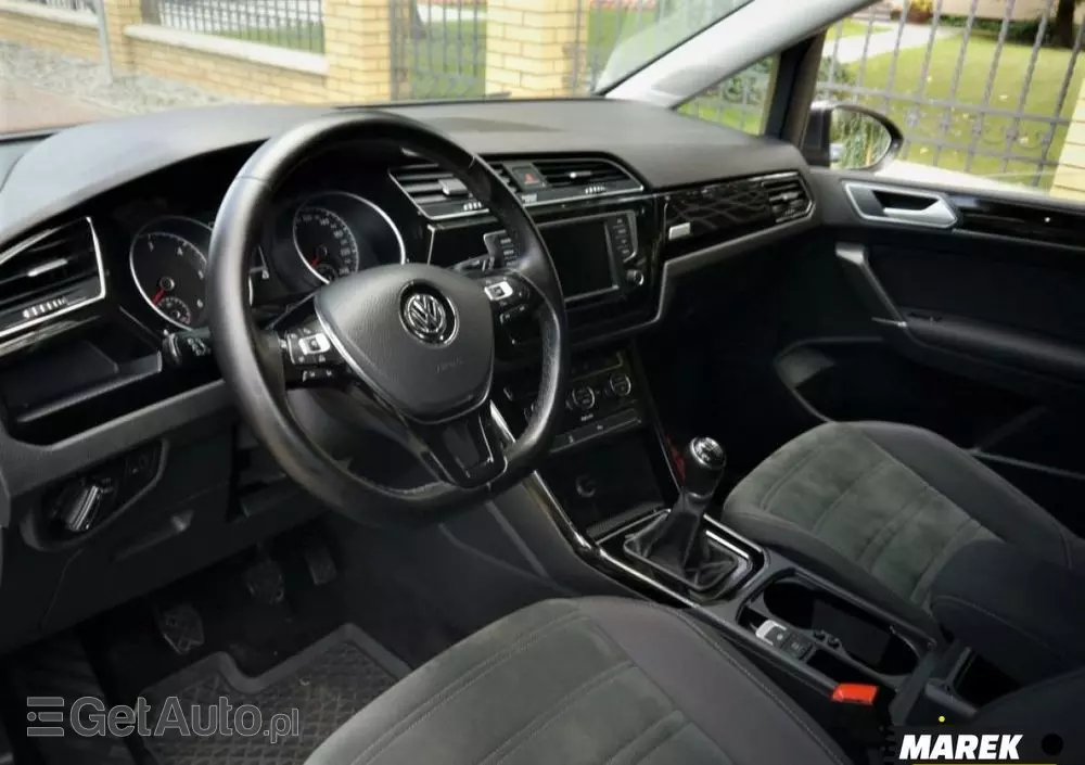VOLKSWAGEN Touran 