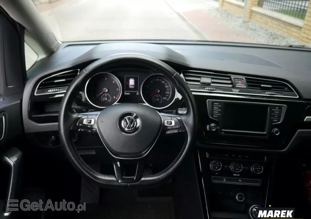 VOLKSWAGEN Touran 