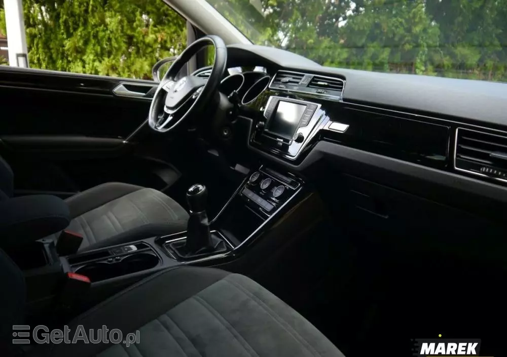 VOLKSWAGEN Touran 