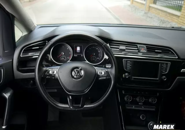 VOLKSWAGEN Touran 