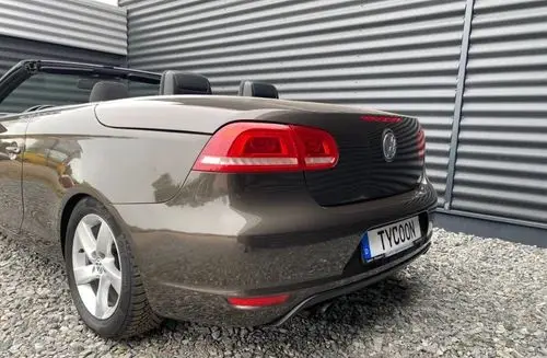 VOLKSWAGEN Eos 