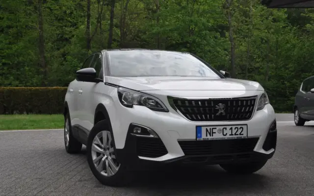 PEUGEOT 3008 BlueHDi 120 Stop & Start Allure